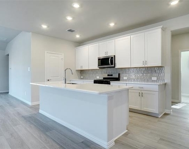 1008 Eagle Run Lane - Photo Thumbnail 2