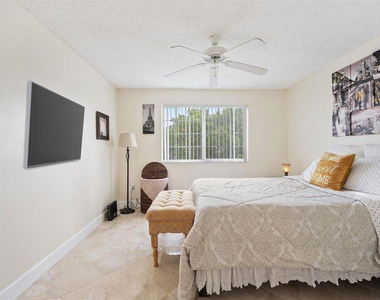 1100 Crestwood Court - Photo Thumbnail 10