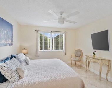 1100 Crestwood Court - Photo Thumbnail 14