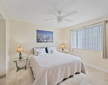 1100 Crestwood Court - Photo Thumbnail 16