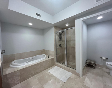 2650 Lake Shore Drive - Photo Thumbnail 30