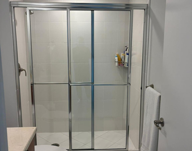 2650 Lake Shore Drive - Photo Thumbnail 7