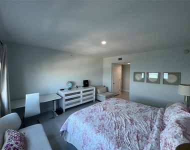 2650 Lake Shore Drive - Photo Thumbnail 27