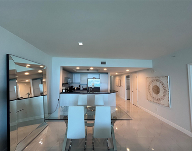 2650 Lake Shore Drive - Photo Thumbnail 21