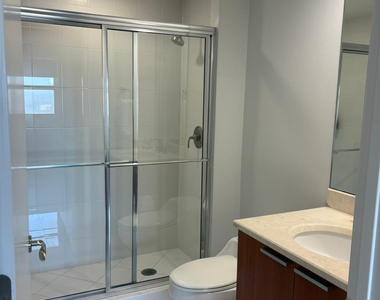 2650 Lake Shore Drive - Photo Thumbnail 11