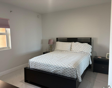 2650 Lake Shore Drive - Photo Thumbnail 8