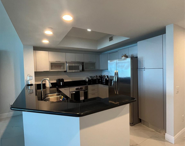 2650 Lake Shore Drive - Photo Thumbnail 14