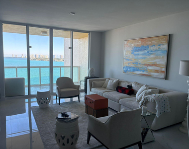 2650 Lake Shore Drive - Photo Thumbnail 2