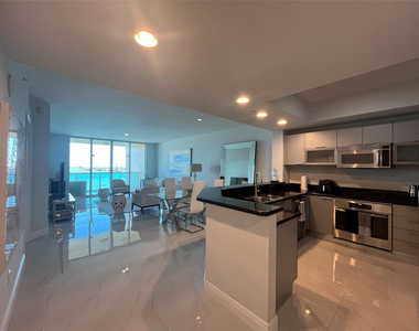 2650 Lake Shore Drive - Photo Thumbnail 16