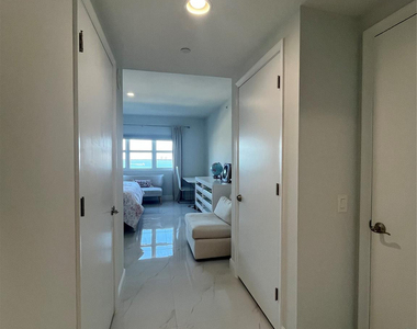 2650 Lake Shore Drive - Photo Thumbnail 24