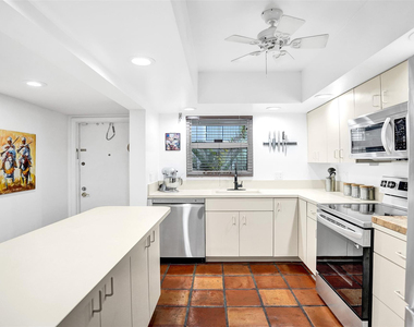1212 Se 2nd Court - Photo Thumbnail 10