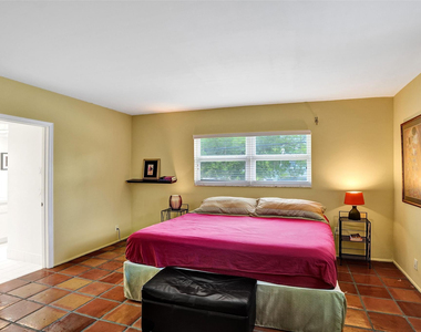 1212 Se 2nd Court - Photo Thumbnail 17
