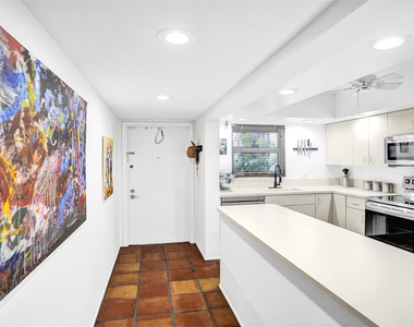 1212 Se 2nd Court - Photo Thumbnail 9