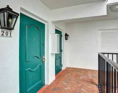 1212 Se 2nd Court - Photo Thumbnail 29