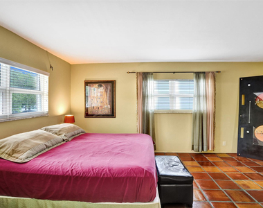 1212 Se 2nd Court - Photo Thumbnail 16