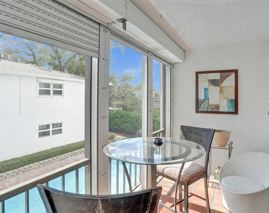 1212 Se 2nd Court - Photo Thumbnail 14