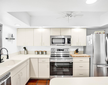 1212 Se 2nd Court - Photo Thumbnail 11
