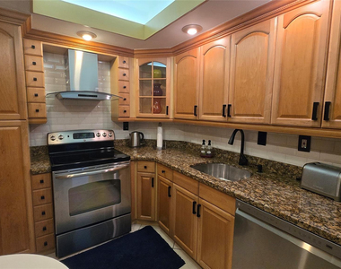 300 Bayview Drive - Photo Thumbnail 4
