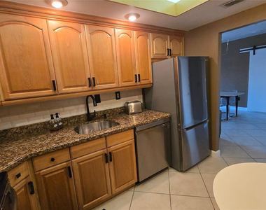 300 Bayview Drive - Photo Thumbnail 5