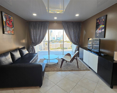 300 Bayview Drive - Photo Thumbnail 10