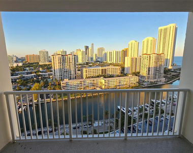 300 Bayview Drive - Photo Thumbnail 12