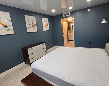 300 Bayview Drive - Photo Thumbnail 28
