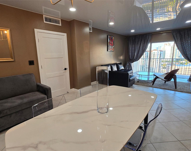 300 Bayview Drive - Photo Thumbnail 9