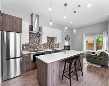 119 Merritt Street - Photo Thumbnail 2