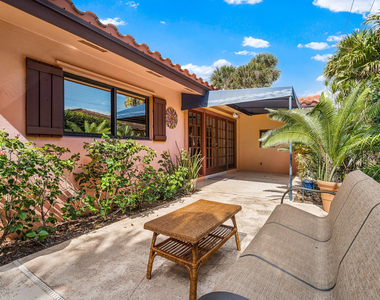 708 Nw 6th Drive - Photo Thumbnail 4