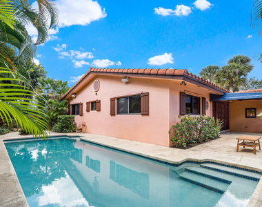 708 Nw 6th Drive - Photo Thumbnail 3