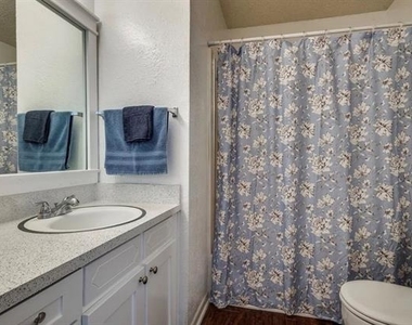 627 Texas Street - Photo Thumbnail 8