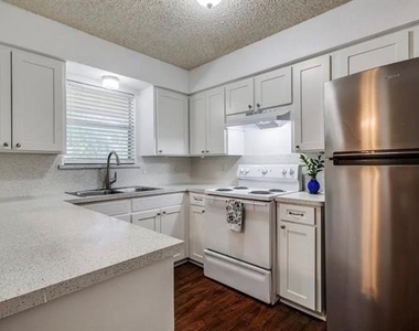 627 Texas Street - Photo Thumbnail 4