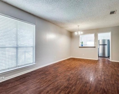 627 Texas Street - Photo Thumbnail 2