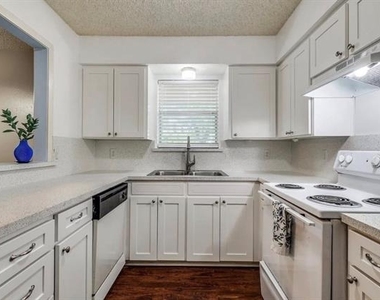 627 Texas Street - Photo Thumbnail 3