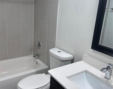 316 N Carroll Avenue - Photo Thumbnail 2