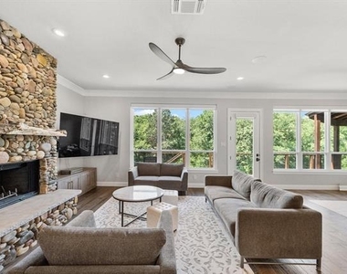 621 Somerset Drive - Photo Thumbnail 8
