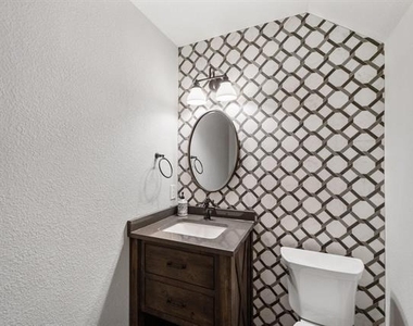 621 Somerset Drive - Photo Thumbnail 7