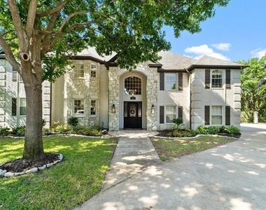 621 Somerset Drive - Photo Thumbnail 3