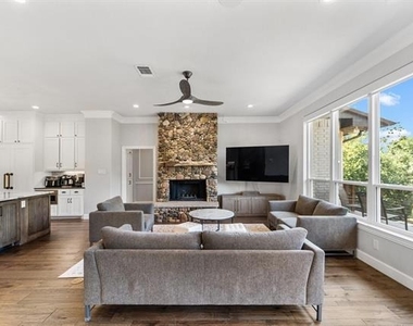 621 Somerset Drive - Photo Thumbnail 9