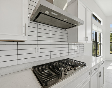 7818 Rowan Terrace - Photo Thumbnail 10