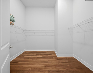 7818 Rowan Terrace - Photo Thumbnail 14