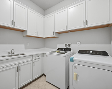 7818 Rowan Terrace - Photo Thumbnail 23