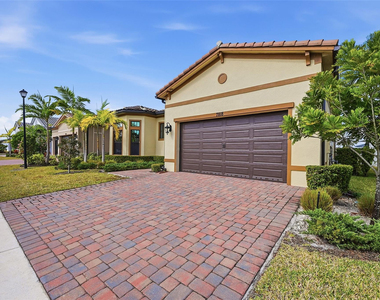 7818 Rowan Terrace - Photo Thumbnail 2