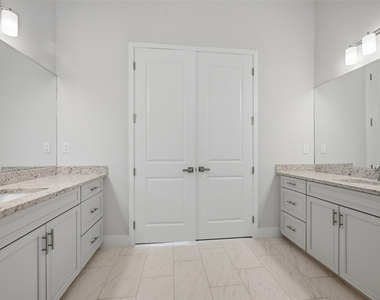 7818 Rowan Terrace - Photo Thumbnail 15
