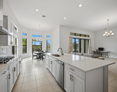 7818 Rowan Terrace - Photo Thumbnail 8