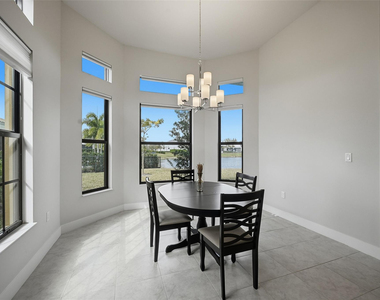 7818 Rowan Terrace - Photo Thumbnail 11