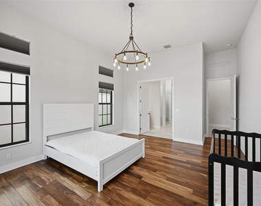 7818 Rowan Terrace - Photo Thumbnail 13