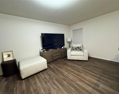 4051 Renee Drive - Photo Thumbnail 5