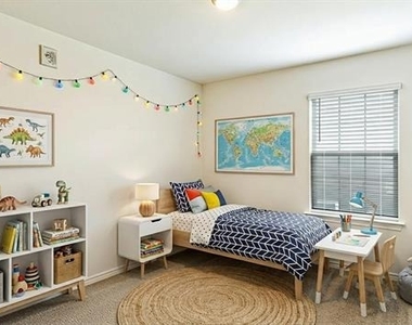 315 Pine Hollow Way - Photo Thumbnail 10