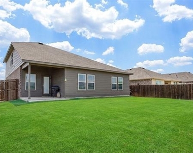315 Pine Hollow Way - Photo Thumbnail 16